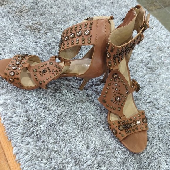 Also Heels - Picture 2 of 2